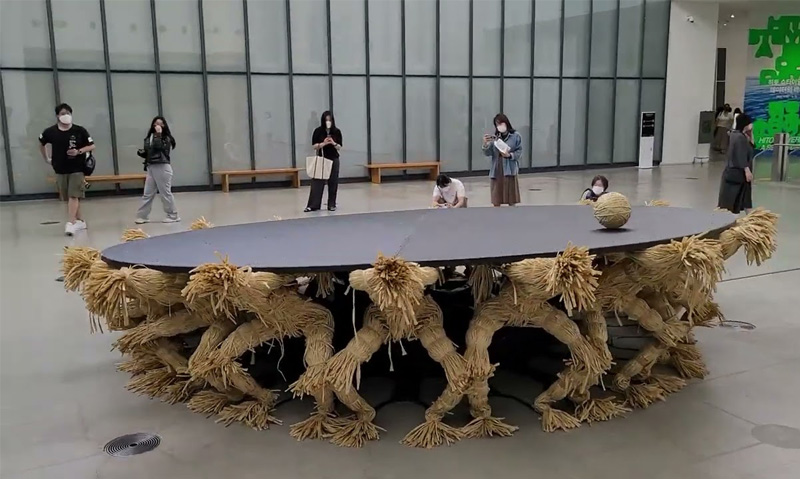 choe u ram round table